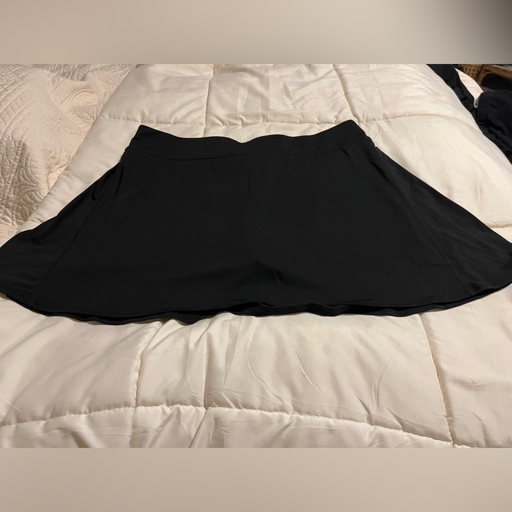 Adorable Black Ideology Skort in 2X. Perfect for tennis, walking or summer day.